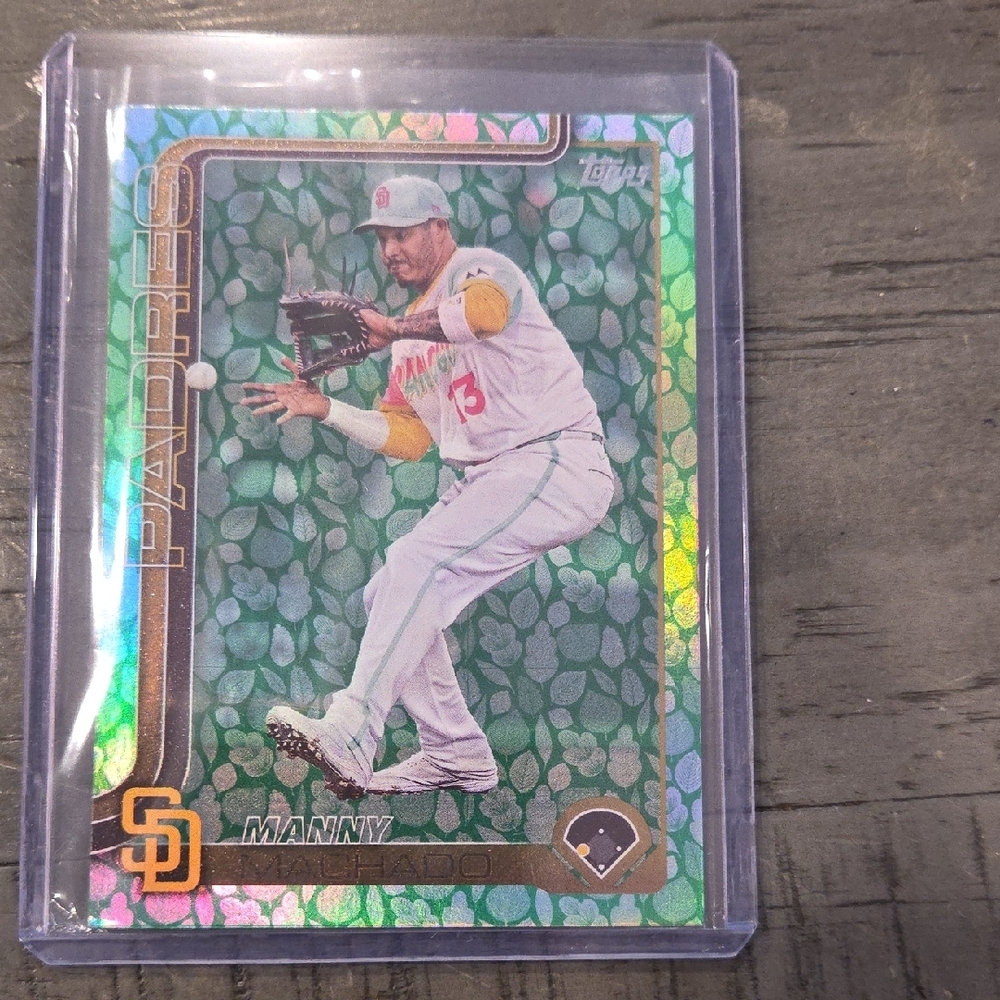 Topps Holographic Baseball Card - Green and Gold